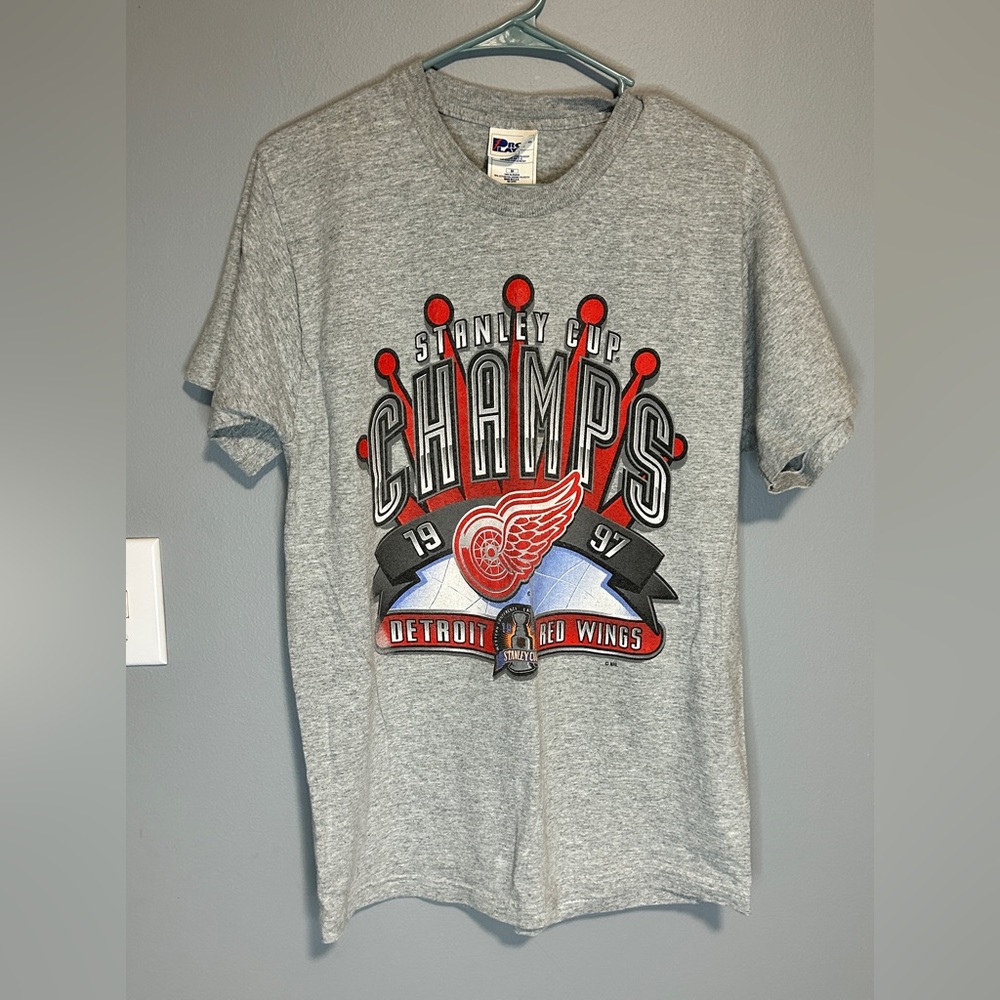 VTG 97 Detroit Red Wings Single Stitch Shirt
